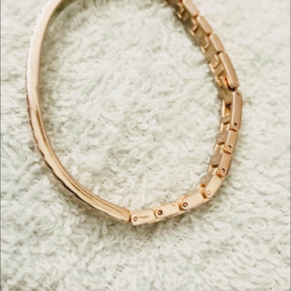 Gold Bar Link Bracelet - Picture 2 of 7